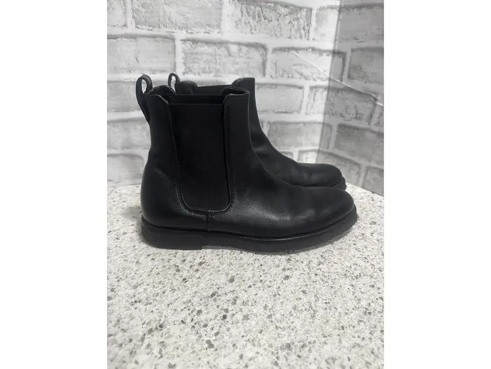 Vince. Black Leather Chelsea Boots, Size 9, EUC, Made in Italy